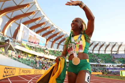 Σέλι Αν Φρέιζερ-Πράις: Το «πολύχρωμο» κορίτσι από το Κίνγκστον που κατέκτησε την κορυφή στα σπριντ