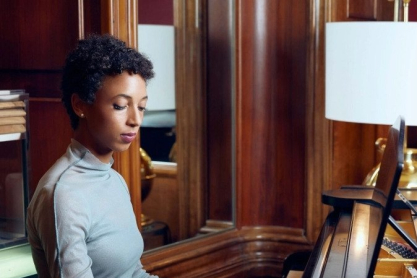 Μαλάικα Μιχάμπο: Από το σκάμμα του μήκους, στις παρτιτούρες για πιάνο