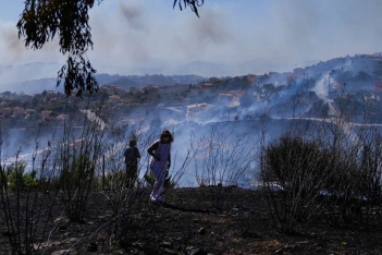 Φωτιά Πεντέλη: Live οι εξελίξεις τη 2η μέρα της καταστροφικής πυρκαγιάς