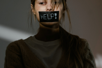 Ενημερωτική εκστρατεία για τη βία κατά των γυναικών στην ουκρανική και ρωσική γλώσσα