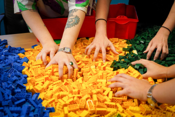 30 minutes with LEGO®: Η ομάδα του JennyGr πήγε για παιχνίδι και προσπάθησε να ξαναχτίσει τον κόσμο!