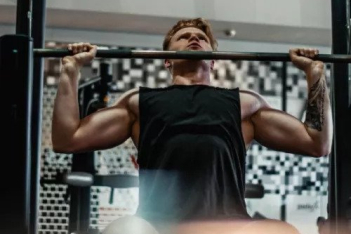 Η απόλυτη τεχνική για δυνατούς μυς είναι φυσικά του Arnold Schwarzenegger