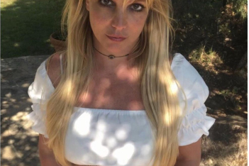 Britney Spears: «Προτιμώ να κάνω παρέα με άστεγους παρά με άτομα του Hollywood»