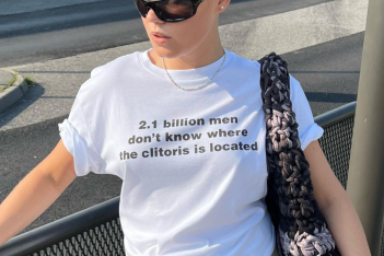 Slogan tees: To fashion crowd φορά τώρα μπλουζάκια με τα πιο έξυπνα μηνύματα