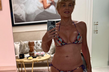 H Sharon Stone αποχαιρετά το καλοκαίρι με την πιο cool selfie 