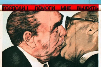 Ντμίτρι Βρούμπελ: Πέθανε ο Ρώσος ζωγράφος του διάσημου γκραφίτι στο Τείχος του Βερολίνου