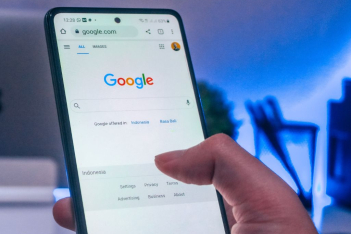 Η μπάρα αναζήτησης του google σε κινητό