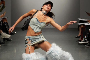 AVAVAV: Το fashion show που κανένα μοντέλο δεν μπορούσε να περπατήσει (εσκεμμένα)