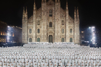 O οίκος Μoncler γιόρτασε την 70η επέτειο του με 17.000 καλεσμένους στην Piazza del Duomo
