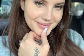 H Lana Del Rey αντιμέτωπη και πάλι με σχόλια fat shaming 