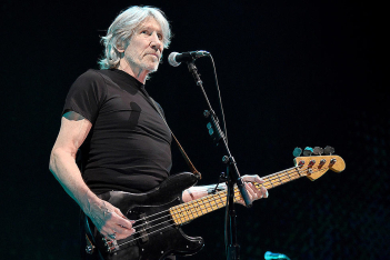 O Roger Waters των Pink Floyd ζητά από την Olena Zelenska να σταματήσει ο πόλεμος στην Ουκρανία 
