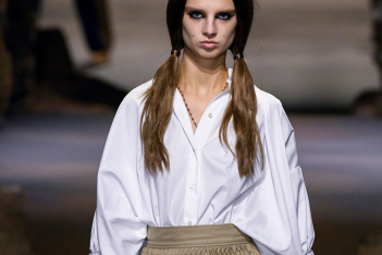 Dior S/S 2023: Gothic makeup looks με πινελιές ρομαντισμού