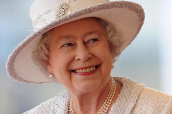 Βασίλισσα Ελισάβετ: Το Παλάτι δημοσίευσε φωτογραφία με τον τάφο της στο κάστρο του Windsor 