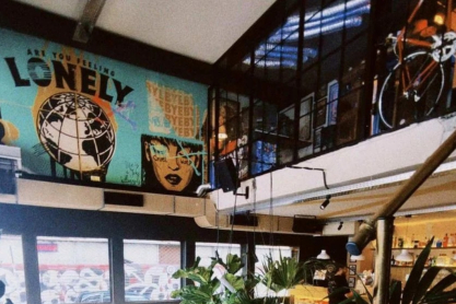 Ένας πρωτότυπος… Teefonas δίνει νέα πνοή στην οδό Σαρρή