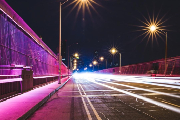 Οι λάμπες LED στους δρόμους προκαλούν αϋπνία και χρόνια προβλήματα υγείας