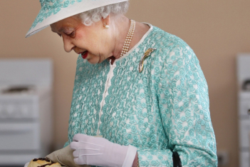 Η διάσημη συνταγή της Βασίλισσας Ελισάβετ για (αφράτες) τηγανίτες έγινε viral