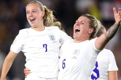 Μπεθ Μιντ: Η μεγάλη σκόρερ της Αγγλίας θα κυκλοφορήσει δύο βιβλία