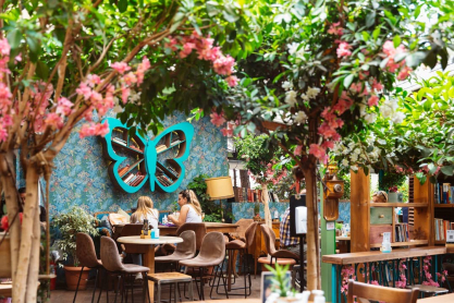 Τo Butterfly ξέρει από λαχταριστό brunch, yummy κοκτέιλς και σωστό φλερτ