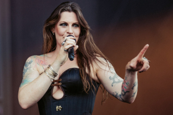 Floor Jansen: Η τραγουδίστρια των Nightwish διαγνώσθηκε με καρκίνο του μαστού - Το γράμμα της στους fans