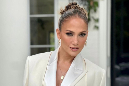 H Jennifer Lopez χρηματοδοτεί με $14 εκατ. επιχειρήσεις Λατίνων γυναικών