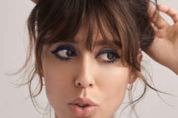 Μπλε eyeliner: Η τέλεια εναλλακτική για να κάνετε τη διαφορά στο επόμενο μακιγιάζ σας