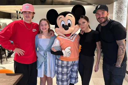 H οικογένεια Beckham έκανε reunion στη Disneyland