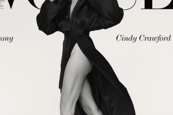 Η Cindy Crawford στο εξώφυλλο της πολωνικής Vogue δείχνει γιατί παραμένει ένα icon