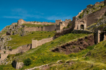 Ακροκόρινθος: Μονοήμερη στο επιβλητικό κάστρο της Πελοποννήσου