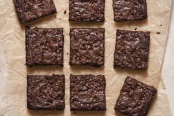Vegan brownies με κομματάκια σοκολάτας