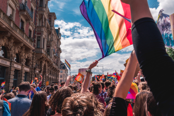 Σλοβενία: Η πρώτη χώρα στην Α. Ευρώπη που εγκρίνει τον γάμο ομοφυλοφίλων και το δικαίωμά τους στην τεκνοθεσία