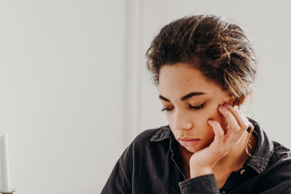 Πώς να σταματήσεις να νοιάζεσαι για το τι σκέφτονται οι άλλοι για σένα