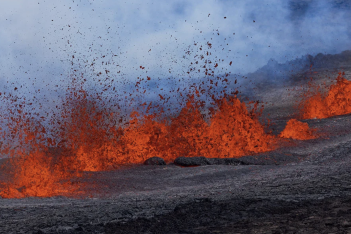 Χαβάη: Ξύπνησε το μεγαλύτερο ηφαίστειο του κόσμου Mauna Loa - Το απίθανο βίντεο