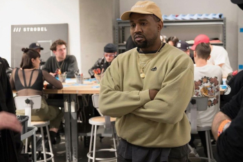 H Adidas θα συνεχίσει να πουλά τα παπούτσια του Kanye West, χωρίς όμως το εμπορικό σήμα της Yeezy