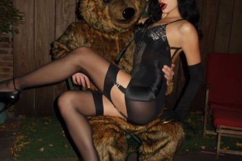 Irina Shayk και Bradley Cooper ξανά μαζί; Η σέξι φωτογραφία τους από το Halloween 