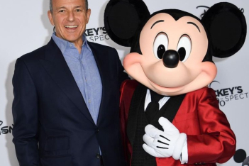 Ο Bob Iger επιστρέφει ως CEO στην Disney και το ίντερνετ είναι σε (ευχάριστο) σοκ