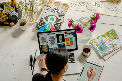 Οι 3 συνήθειες που μας κρατούν διαρκώς busy και πώς να τις ξε-μάθουμε