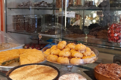 Πάμε μια βόλτα στη Νίκαια; Εξερευνούμε τα Προσφυγικά μέσα από τα πιο γνήσια “νικαιώτικα” στέκια