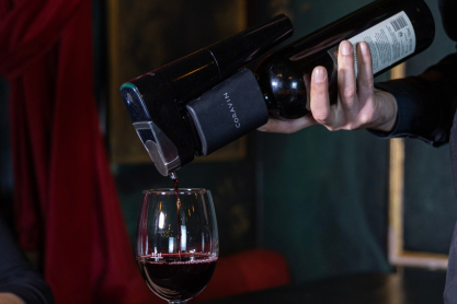 Ο Gigifioggos γιορτάζει τη συνεργασία με τον head sommelier Βασίλη Παπαδόπουλο με ένα μεγάλο party