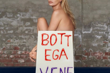 H Kate Moss ποζάρει γυμνή για την Bottega Veneta