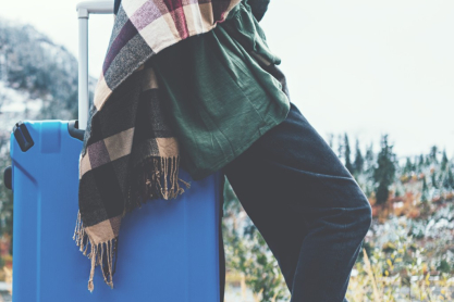 Ετοιμάζουμε τη βαλίτσα των χριστουγεννιάτικων διακοπών με όλα τα must-have items από το Mediterranean Cosmos