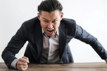 Μη γίνεις ποτέ αυτός ο συνάδελφος- 9 πράγματα που τσαντίζουν τον διπλανό σου στη δουλειά