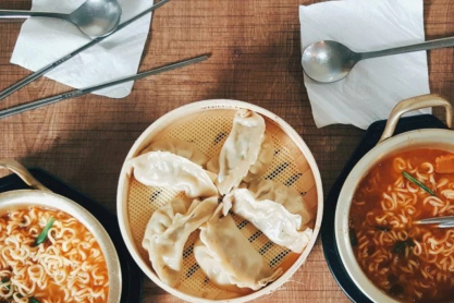 Πάμε για ασιατικό; 4+1 αγαπημένα στέκια που ξεχωρίζουμε στον Πειραιά