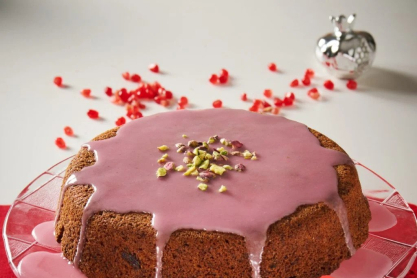 Vegan βασιλόπιτα με μπανάνα, κομμάτια σοκολάτας και καρύδια από το food blog Vegan Times