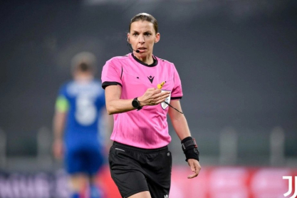 Stéphanie Frappart, έτοιμη να γράψει ιστορία και να στείλει ένα «θετικό μήνυμα» για τις γυναίκες στο Κατάρ