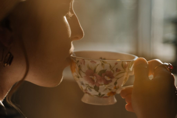 Detox teas: Τελικά λειτουργούν τα τσάγια αποτοξίνωσης;