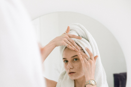 Skincare: Το πιο σημαντικό βήμα στην περιποίησή σας που συνήθως ξεχνάτε