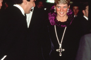 H Κim Kardashian αγόρασε τον διαμαντένιο σταυρό της πριγκίπισσας Diana για $187.000
