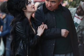 Amy Winehouse: Οι πρώτες φωτογραφίες από τα γυρίσματα της ταινίας είναι σκέτη απογοήτευση