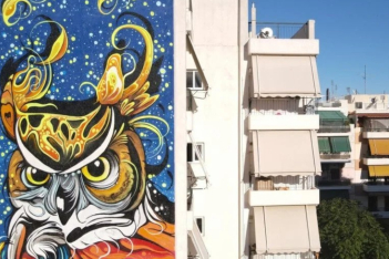 Δήμος Αθηναίων: Τέσσερις νέες εντυπωσιακές τοιχογραφίες με θέμα το περιβάλλον «ντύνουν» με χρώμα σχολεία της πόλης