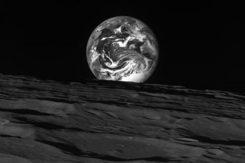 Εντυπωσιακή φωτογραφία της Γης όπως φαίνεται από τη Σελήνη, έστειλε νοτιοκορεατικό σκάφος